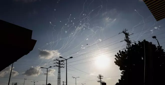 Israel acentúa los bombardeos sobre Gaza y Hamás ataca una ciudad del sur del país