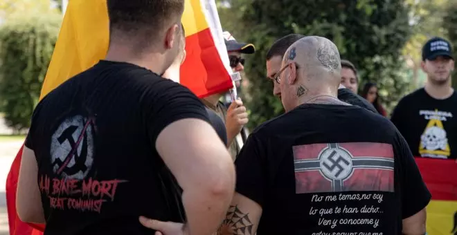 El 12 de octubre de la ultraderecha en Barcelona se cierra con una "jura de bandera" entre simbología nazi