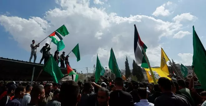 Colonos israelíes matan a dos palestinos en Cisjordania durante el funeral de otros tres asesinados el día anterior