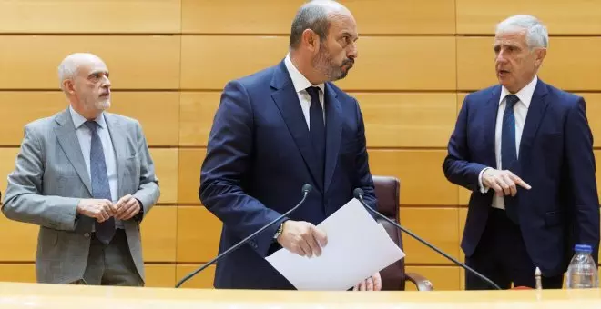 El presidente del Senado calienta el debate antes de que comience y acusa a Aragonès de ir a "vender su libro"