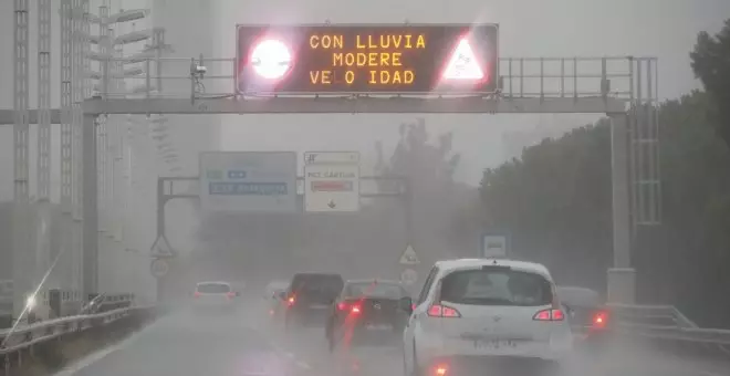 La borrasca Aline azota casi toda España y provoca cortes de carreteras y del transporte público