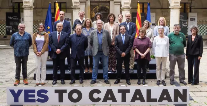 Òmnium, universitats, sindicats i patronals s'uneixen per reclamar a la UE l'oficialitat del català