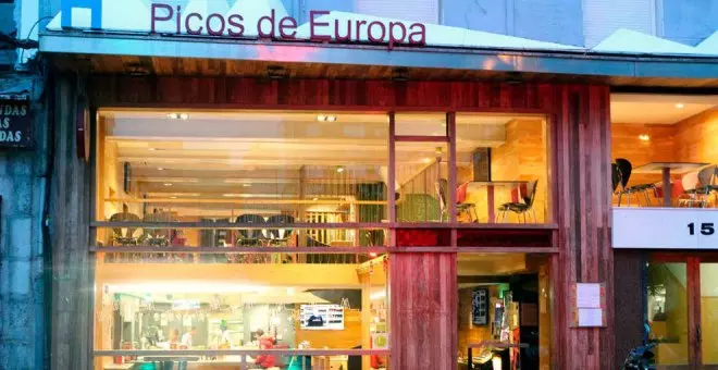 El Ayuntamiento reconoce a la familia Bedoya por la promoción de Liébana con la cafetería Picos de Europa