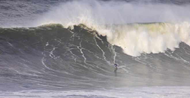 Laura Coviella: primera y única española en surfear las olas gigantes de Nazaré
