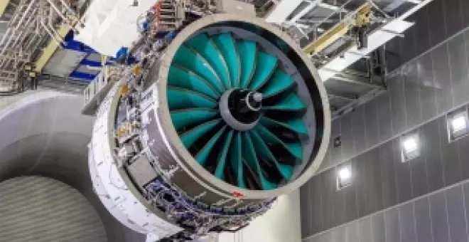 Rolls-Royce fabrica el motor a reacción más grande del mundo y lo hace funcionar con combustible sostenible