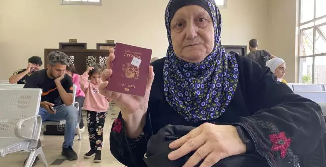 La tardía evacuación de españoles desde Gaza arranca con incertidumbre: “Sigo esperando. Mi mujer no está en las listas”