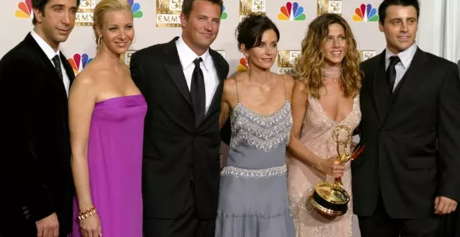 Los actores de 'Friends' dan su último adiós a Matthew Perry: "Éramos una familia"