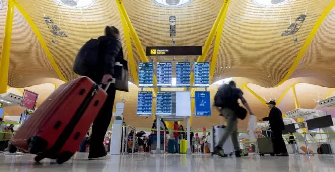 La aerolínea Air Nostrum deja en tierra a 80 pasajeros para colar a los futbolistas del Sevilla