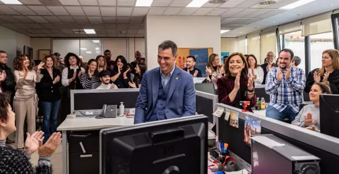 Sánchez se reúne con los trabajadores de Ferraz: “No van a amedrentar al PSOE”