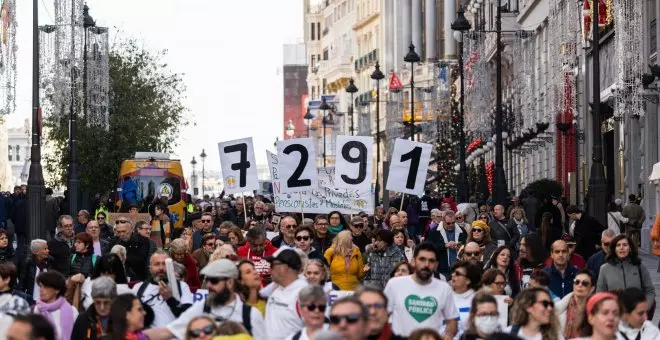 Miles de personas se manifiestan por los fallecidos en las residencias durante la pandemia en Madrid