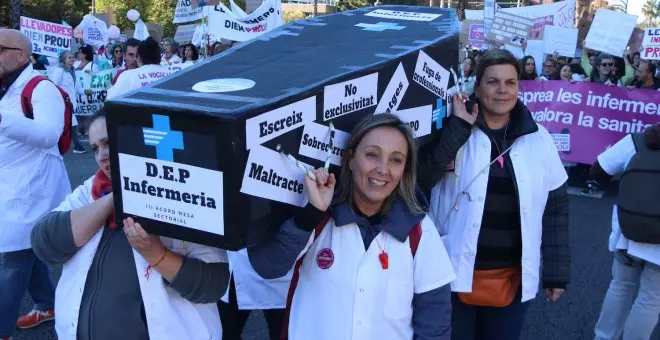 La protesta de les infermeres contra el nou conveni de l'ICS agafa força i empeny Salut a negociar millores