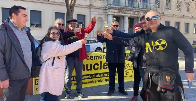 La Plataforma contra el Cementerio Nuclear en Cuenca brinda por el adiós al proyecto y celebra el fin de una larga lucha