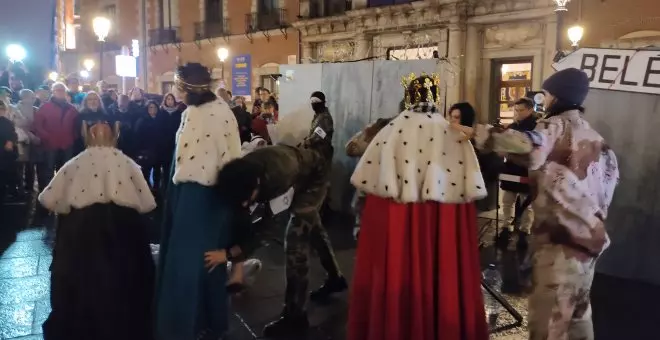 Un belén viviente en Madrid simula cómo sería el nacimiento de Jesús en la Palestina actual