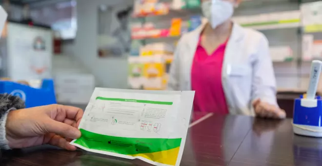 Se reduce la venta de test de gripe y Covid en las farmacias cántabras