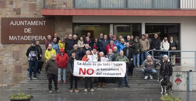 Entreguen gairebé 15.000 signatures a Matadepera per defensar la continuïtat del restaurant de La Mola