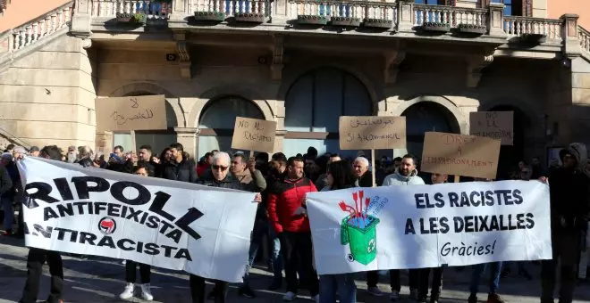 Protesta a Ripoll per defensar el dret a l'empadronament dels migrants: "Cap persona és il·legal"