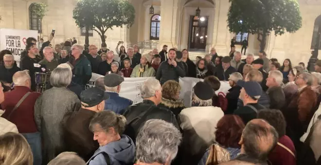 Concentración en Sevilla frente al auge extremista: "La democracia si no se cuida se muere"