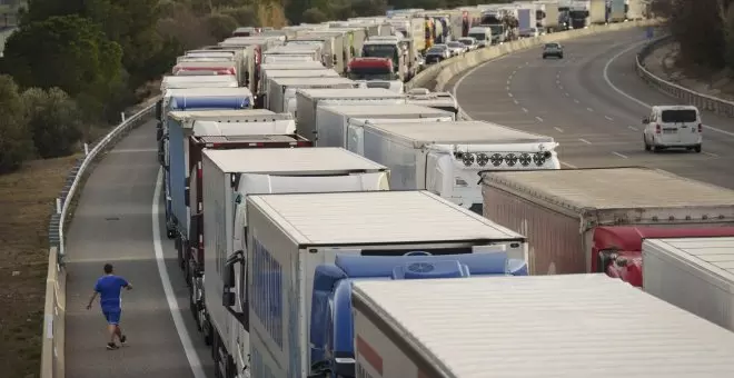 Francia mantendrá las exenciones fiscales al gasóleo agrícola, entre otras medidas, para intentar frenar las protestas