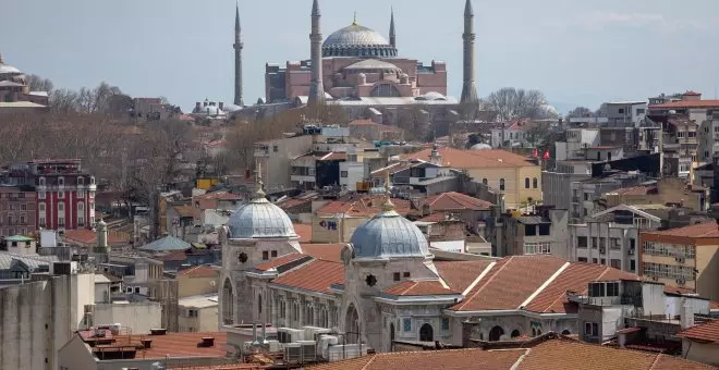 Un tiroteo durante la misa en una iglesia católica de Estambul deja al menos un muerto