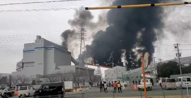 Explota una de las mayores centrales térmicas de Japón