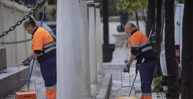 La Junta de Andalucía pide cinco años de cárcel para una limpiadora y dos sindicalistas por una protesta laboral