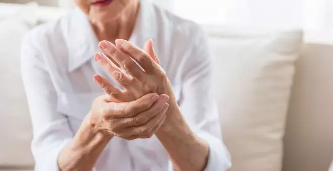 Por qué las mujeres tienen más riesgo de padecer lupus, artritis o esclerosis múltiple