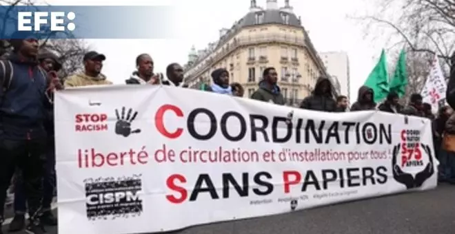 París se manifiesta contra la ley francesa de inmigración