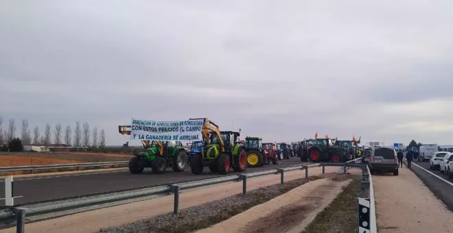 Los agricultores abrirán la autovía de los Viñedos durante quince minutos cada hora para aliviar la presión del tráfico
