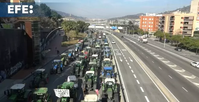 Los tractores de la marcha agrícola entran a Barcelona por la Meridiana
