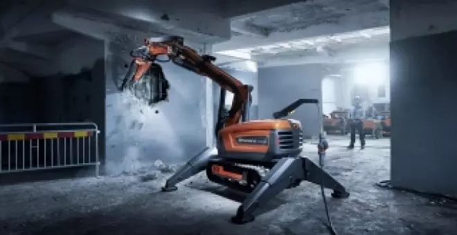 Tirar edificios nunca fue tan silencioso: este robot de demolición es eléctrico y puede manejarse a distancia