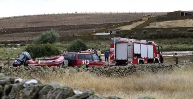 Muere un motorista en Huelva al ser arrastrado por un arroyo de agua caída durante la borrasca 'Karlotta'