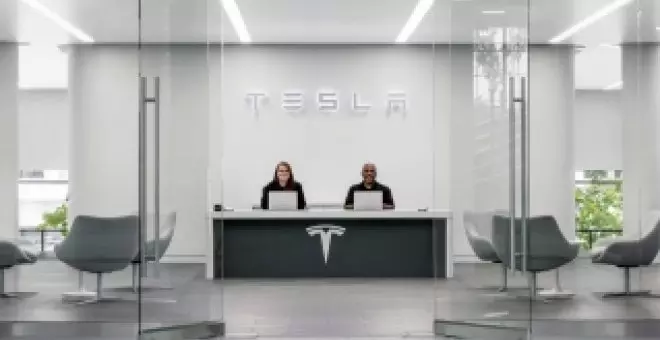 Miles de millones 'por no hacer nada': Tesla gana mucho dinero gracias al mal trabajo de sus rivales