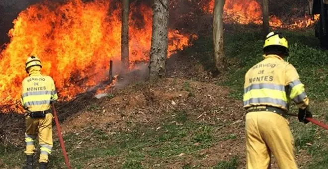 Cantabria tiene un incendio activo en la comarca del Asón y once más controlados