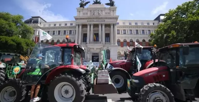Seis tractoradas cruzan este martes Castilla-La Mancha de camino a Madrid para sumarse a la manifestación ante el Ministerio