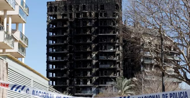 Una familia del edificio quemado en València que lo ha perdido todo: "Estamos en 'shock', pero tuvimos suerte"