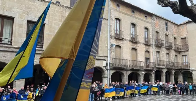 Milers de persones es mobilitzen a Catalunya en suport a Ucraïna i per demanar el final de la guerra