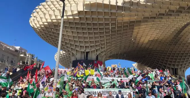 Las izquierdas levantan en Sevilla la llama de la movilización: "Nadie le ha regalado nada a Andalucía"