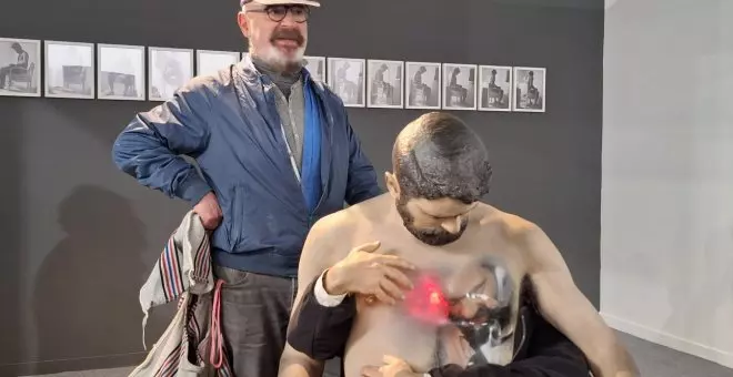 La historia de amor imposible de Rodrigo, el artista detrás de la escultura gay que arrasa en ARCO