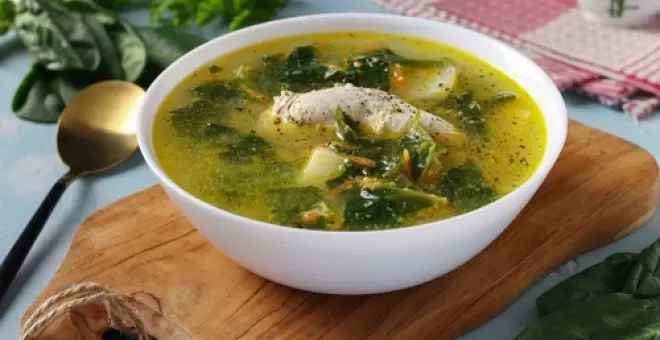 Pato confinado - Receta de sopa de pollo con espinacas