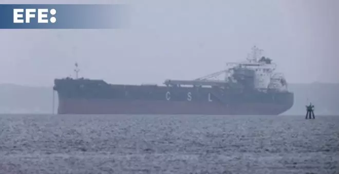 Buques de carga fondean en la bahía de Chesapeake tras el cierre del puerto de Baltimore