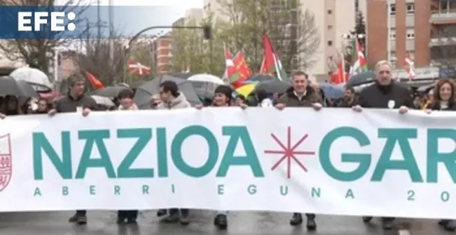 EH Bildu reivindica la nación vasca en una manifestación por las calles de Pamplona