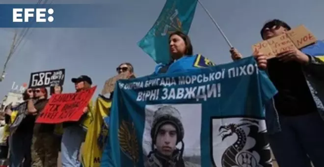 Decenas de personas protestan en Kiev para pedir el retorno de los prisioneros de guerra