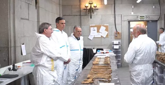 Sánchez visita por primera vez las labores de exhumación de 160 víctimas del franquismo en Cuelgamuros