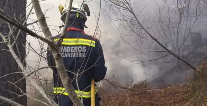 El fuego afecta a 15 municipios cántabros con un total de 19 incendios forestales