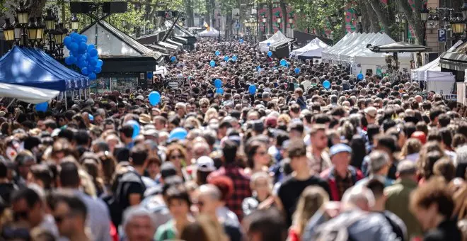 Barcelona recupera la totalidad de las Ramblas en un Sant Jordi con más paradas que nunca