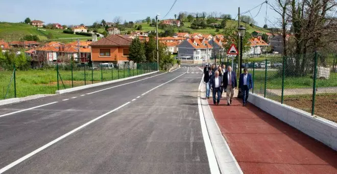 Inaugurados en Liaño un aparcamiento y la ampliación de un vial junto al consultorio médico