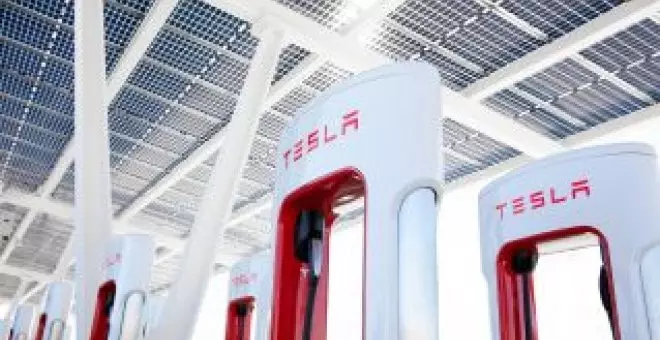 Tesla anuncia una bajada en el precio de la cuota mensual de la red de supercargadores en Europa