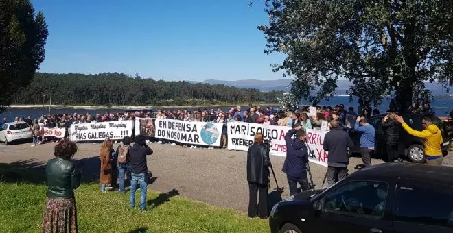 Las mariscadoras alertan de que la celulosa de Altri acabará con la ría de Arousa