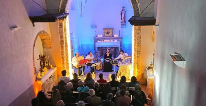 La ermita Santa Eulalia de Avellanedo se llena en el segundo concierto del ciclo 'Caminos que nos unen'