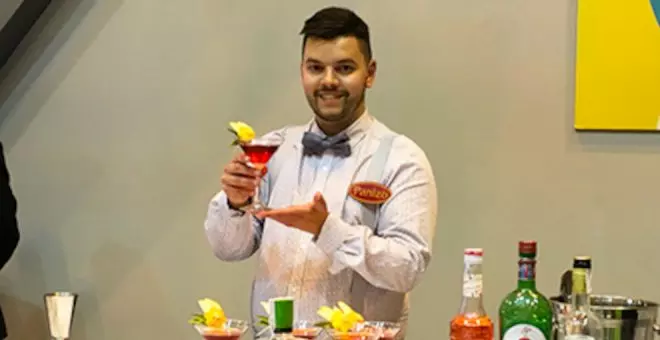 El barman cántabro Borja Gutiérrez Aguirre competirá este lunes en el Concurso Nacional de Cócteles con 'La Gilda'